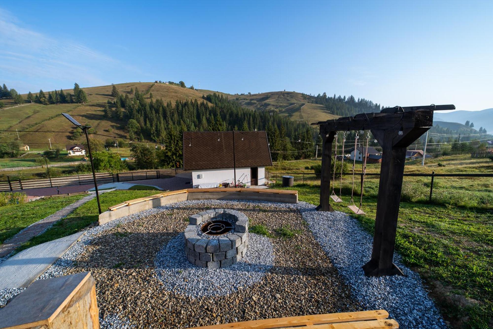 Hotel A Pisc Vatra Moldoviţei Exterior foto