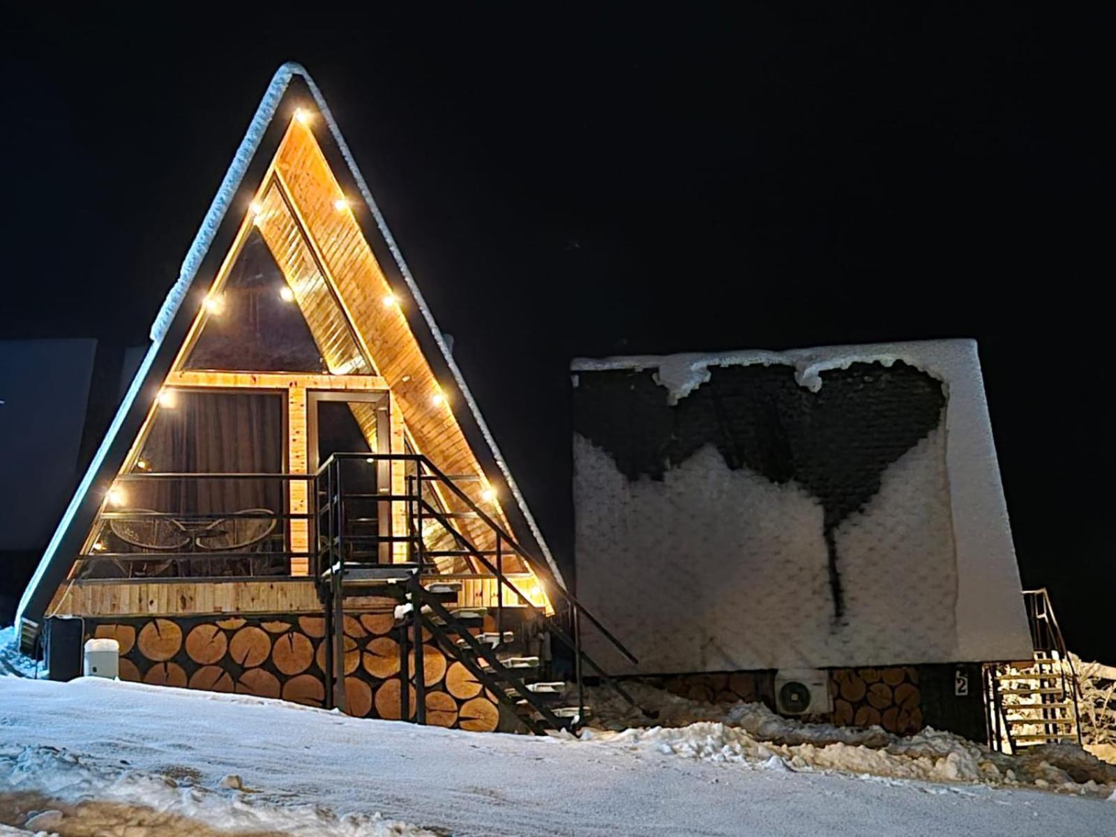 Hotel A Pisc Vatra Moldoviţei Exterior foto